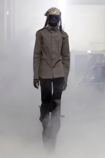 Look 3